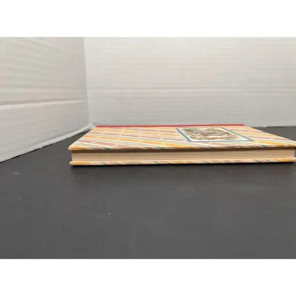 Book, Alice's Adventures in Wonderland, hardcover, Lewis Carroll, set of two - Picture 4 of 16